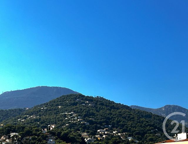 Afficher la photo en grand Appartement F3 à vendre - 3 pièces - 52.64 m2 - ROQUEBRUNE CAP MARTIN - 06 - PROVENCE-ALPES-COTE-D-AZUR - Century 21 Agence Molière