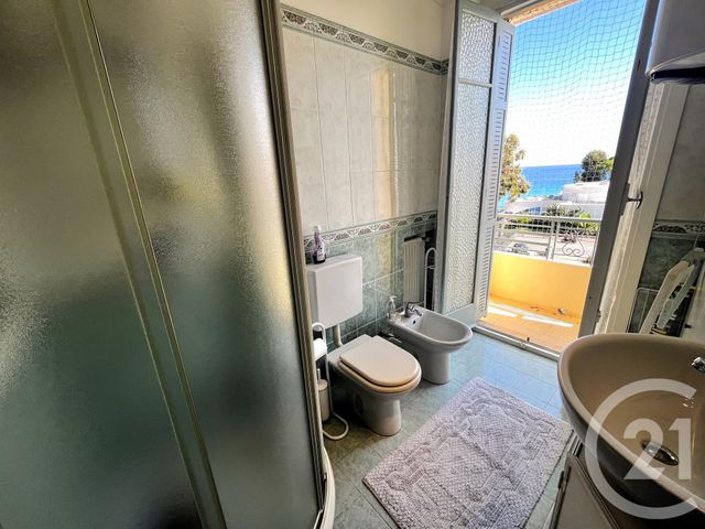 Afficher la photo en grand Appartement F3 à vendre - 3 pièces - 52.64 m2 - ROQUEBRUNE CAP MARTIN - 06 - PROVENCE-ALPES-COTE-D-AZUR - Century 21 Agence Molière