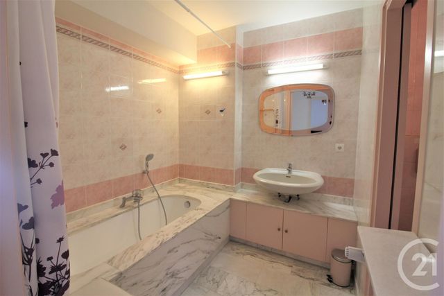 Afficher la photo en grand Appartement F2 à vendre - 2 pièces - 73.72 m2 - MENTON - 06 - PROVENCE-ALPES-COTE-D-AZUR - Century 21 Agence Molière