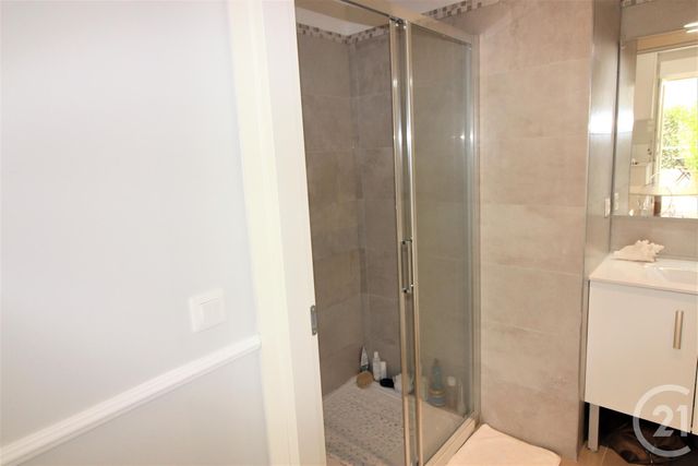Afficher la photo en grand Appartement F2 à vendre - 2 pièces - 29.0 m2 - MENTON - 06 - PROVENCE-ALPES-COTE-D-AZUR - Century 21 Agence Molière