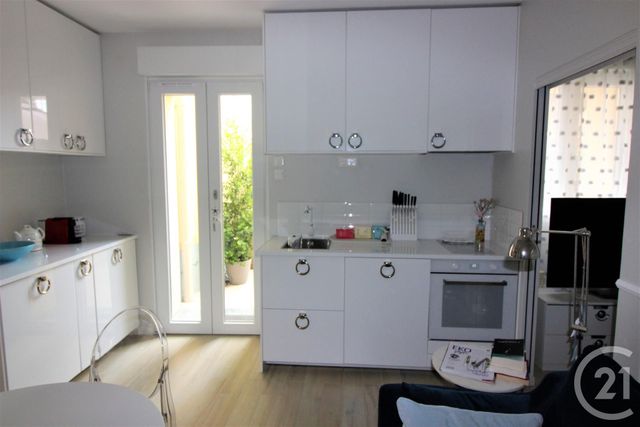 Afficher la photo en grand Appartement F2 à vendre - 2 pièces - 29.0 m2 - MENTON - 06 - PROVENCE-ALPES-COTE-D-AZUR - Century 21 Agence Molière