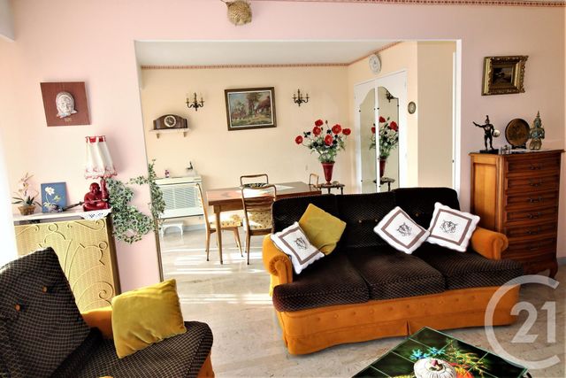 Afficher la photo en grand Appartement F3 à vendre - 3 pièces - 63.11 m2 - ROQUEBRUNE CAP MARTIN - 06 - PROVENCE-ALPES-COTE-D-AZUR - Century 21 Agence Molière