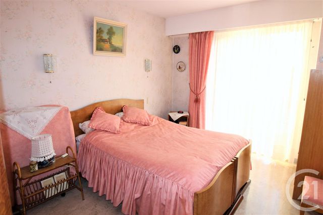 Afficher la photo en grand Appartement F3 à vendre - 3 pièces - 63.11 m2 - ROQUEBRUNE CAP MARTIN - 06 - PROVENCE-ALPES-COTE-D-AZUR - Century 21 Agence Molière
