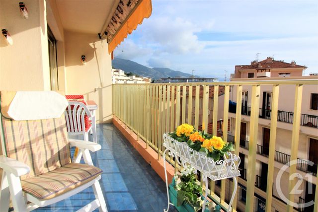 Afficher la photo en grand Appartement F3 à vendre - 3 pièces - 63.11 m2 - ROQUEBRUNE CAP MARTIN - 06 - PROVENCE-ALPES-COTE-D-AZUR - Century 21 Agence Molière