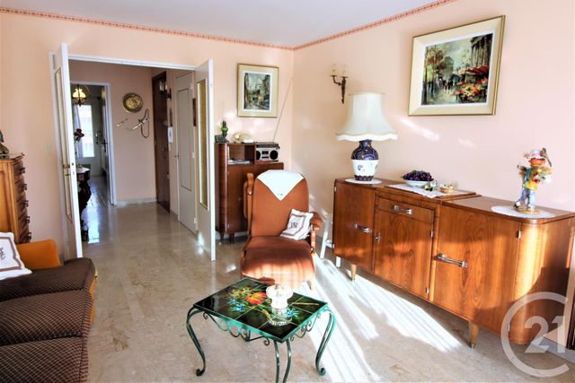 Afficher la photo en grand Appartement F3 à vendre - 3 pièces - 63.11 m2 - ROQUEBRUNE CAP MARTIN - 06 - PROVENCE-ALPES-COTE-D-AZUR - Century 21 Agence Molière