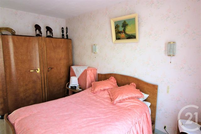 Afficher la photo en grand Appartement F3 à vendre - 3 pièces - 63.11 m2 - ROQUEBRUNE CAP MARTIN - 06 - PROVENCE-ALPES-COTE-D-AZUR - Century 21 Agence Molière