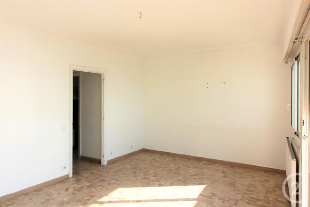 Afficher la photo en grand Appartement F3 à vendre - 3 pièces - 57.0 m2 - MENTON - 06 - PROVENCE-ALPES-COTE-D-AZUR - Century 21 Agence Molière