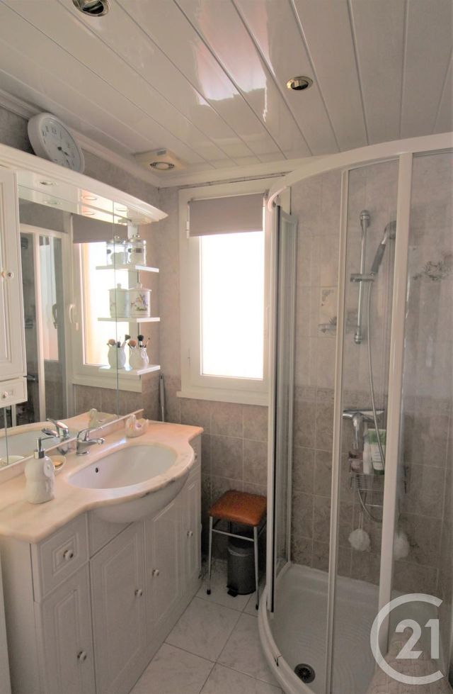 Afficher la photo en grand Appartement F3 à vendre - 3 pièces - 76.07 m2 - ROQUEBRUNE CAP MARTIN - 06 - PROVENCE-ALPES-COTE-D-AZUR - Century 21 Agence Molière